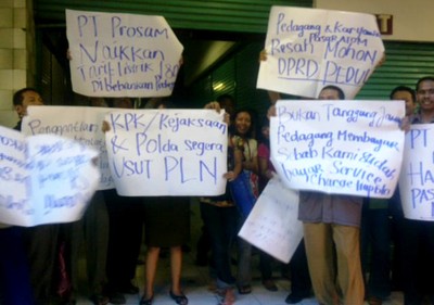 Pedagang Pasar Atom Tahap III Demo