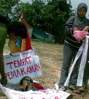 Tolak Pembangunan Gedung Baru DPRD, Mahasiswa Aksi Kubur Diri