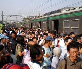 Calon Penumpang KA Ricuh di Stasiun Gambir