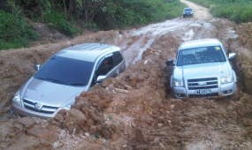 Jalan di Kaltim Rusak Parah, Amblas Hingga 2,5 Meter