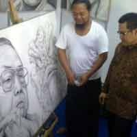 Kunjungi Pasar Seni di Surabaya, Muhaimin Borong Lukisan Gus Dur