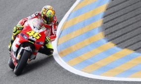 Rossi Masih Bisa Lawan Yamaha, Tidak dengan Honda