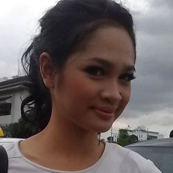 Andien Lirik Bisnis Fashion