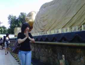 Tabur Bambu Warnai Prosesi Waisak di Mojokerto