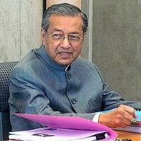 Infeksi Dada, Mahathir Mohamad Dilarikan ke RS
