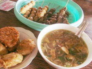 Nyam... Soto Ayam Hangat Untuk Sarapan!