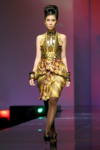 Ari Seputra Ethno Patch. Jakarta Fashion & Food Festival 2011 at Hotel Harris. Kelapa Gading. Jakarta. [Foto: Mohammad Abduh/Wolipop]