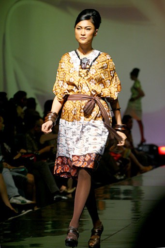 Ari Seputra Ethno Patch. Jakarta Fashion & Food Festival 2011 at Hotel Harris. Kelapa Gading. Jakarta. [Foto: Mohammad Abduh/Wolipop]