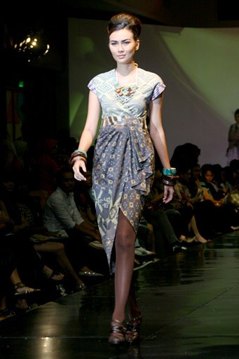 Ari Seputra Ethno Patch. Jakarta Fashion & Food Festival 2011 at Hotel Harris. Kelapa Gading. Jakarta. [Foto: Mohammad Abduh/Wolipop]