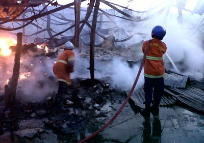 Pasar Waru Indah Semarang Terbakar