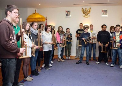 Pertunjukan Angklung di Sekolah Lanjutan Hamburg