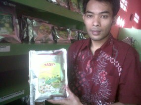 Sukses Berbisnis Oleh-oleh Beromzet Miliaran