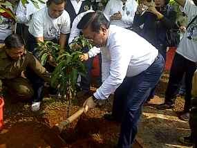 10 Ribu Pohon Ditanam di Kelurahan Setu Jaktim