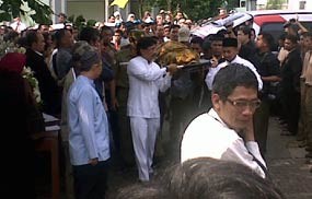 Menag & Mensos Ikut Menyalatkan Jenazah Yoyoh