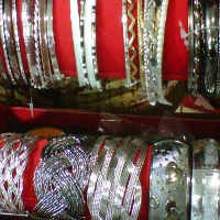 Gelang Cantik ala Syahrini Laris Manis