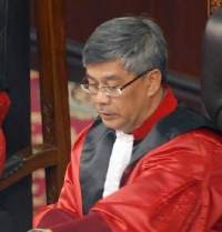 Akil Mochtar Mengaku Tidak Kenal Nazaruddin