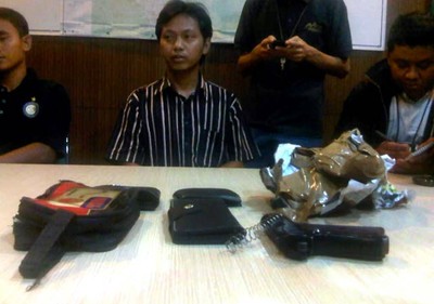 2 Perampok Truk Minyak Rem Dibekuk