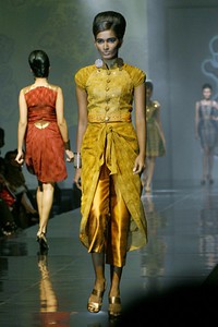 Thomas Siregar Kain Pinawetenagan-Minahasa. Jakarta Fashion & Food Festival 2011 at Ballroom Hotel Haris. Kalapa Gading. Jakarta. [Foto: Mohammad Abduh/Wolipop]