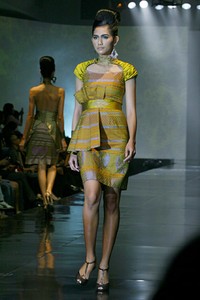 Thomas Siregar Kain Pinawetenagan-Minahasa. Jakarta Fashion & Food Festival 2011 at Ballroom Hotel Haris. Kalapa Gading. Jakarta. [Foto: Mohammad Abduh/Wolipop]