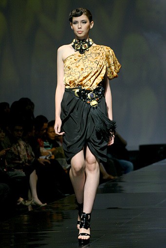 Denny Wirawan Secret of The Past. Jakarta Fashion & Food Festival 2011 at Ballroom Hotel Haris. Kalapa Gading. Jakarta. [Foto: Mohammad Abduh/Wolipop]