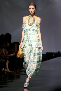 Carmanita Exotic Gallore. Jakarta Fashion & Food Festival 2011 at Ballroom Hotel Haris. Kalapa Gading. Jakarta. [Foto: Mohammad Abduh/Wolipop]