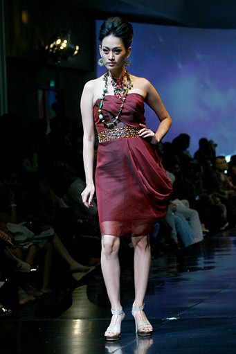 Susie Hedijanto Bloced Colour. Jakarta Fashion & Food Festival 2011 at Ballroom Hotel Haris. Kalapa Gading. Jakarta. [Foto: Mohammad Abduh/Wolipop]