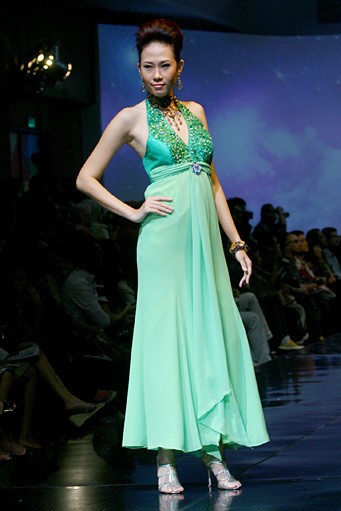 Susie Hedijanto Bloced Colour. Jakarta Fashion & Food Festival 2011 at Ballroom Hotel Haris. Kalapa Gading. Jakarta. [Foto: Mohammad Abduh/Wolipop]