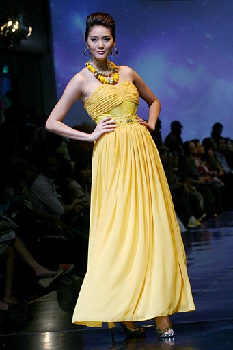 Susie Hedijanto Bloced Colour. Jakarta Fashion & Food Festival 2011 at Ballroom Hotel Haris. Kalapa Gading. Jakarta. [Foto: Mohammad Abduh/Wolipop]