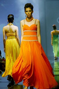 Susie Hedijanto Bloced Colour. Jakarta Fashion & Food Festival 2011 at Ballroom Hotel Haris. Kalapa Gading. Jakarta. [Foto: Mohammad Abduh/Wolipop]