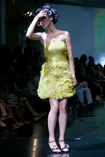 Sutanto Danuwidjaja Just Waked Up, Feeling So Sexy. Jakarta Fashion & Food Festival 2011 at Ballroom Hotel Haris. Kalapa Gading. Jakarta. [Foto: Mohammad Abduh/Wolipop]