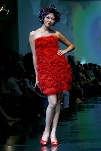 Sutanto Danuwidjaja Just Waked Up, Feeling So Sexy. Jakarta Fashion & Food Festival 2011 at Ballroom Hotel Haris. Kalapa Gading. Jakarta. [Foto: Mohammad Abduh/Wolipop]