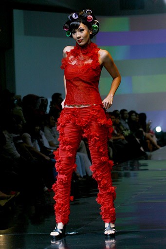 Sutanto Danuwidjaja Just Waked Up, Feeling So Sexy. Jakarta Fashion & Food Festival 2011 at Ballroom Hotel Haris. Kalapa Gading. Jakarta. [Foto: Mohammad Abduh/Wolipop]