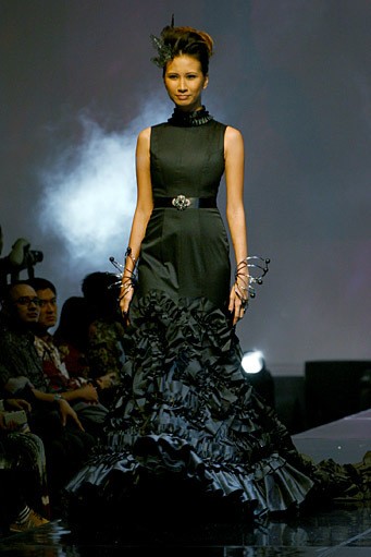 Yongki Budisutisna Labeute Faminine. Jakarta Fashion & Food Festival 2011 at Ballroom Hotel Haris. Kalapa Gading. Jakarta. [Foto: Mohammad Abduh/Wolipop]