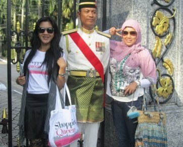 Keliling KL, Dari Petronas Sampai Toko Cokelat