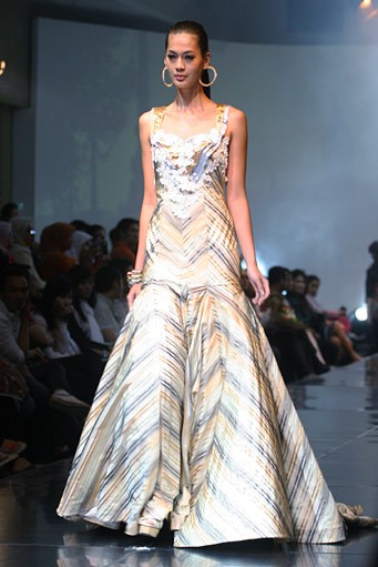 Widhi Budimulia Flight To Romance. Jakarta Fashion & Food Festival 2011 at Ballroom Hotel Haris. Kalapa Gading. Jakarta. [Foto: Mohammad Abduh/Wolipop]