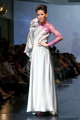 Syahreza Muslim Love, Colour & Romantic. Jakarta Fashion & Food Festival 2011 at Ballroom Hotel Haris. Kalapa Gading. Jakarta. [Foto: Mohammad Abduh/Wolipop]