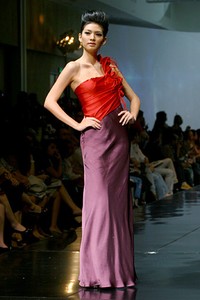 Syahreza Muslim Love, Colour & Romantic. Jakarta Fashion & Food Festival 2011 at Ballroom Hotel Haris. Kalapa Gading. Jakarta. [Foto: Mohammad Abduh/Wolipop]