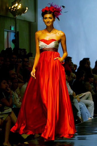 Syahreza Muslim Love, Colour & Romantic. Jakarta Fashion & Food Festival 2011 at Ballroom Hotel Haris. Kalapa Gading. Jakarta. [Foto: Mohammad Abduh/Wolipop]