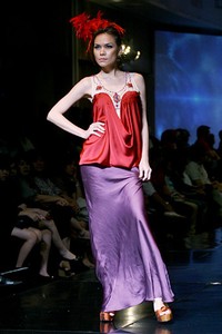 Syahreza Muslim Love, Colour & Romantic. Jakarta Fashion & Food Festival 2011 at Ballroom Hotel Haris. Kalapa Gading. Jakarta. [Foto: Mohammad Abduh/Wolipop]