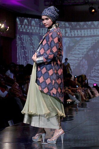 Malik Moestaram Around T World. Jakarta Fashion & Food Festival 2011 at Ballroom Hotel Harris. Kalapa Gading. Jakarta. [Foto: Mohammad Abduh/Wolipop]