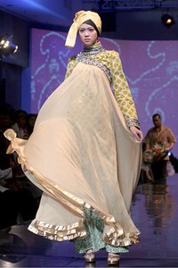 Malik Moestaram Around T World. Jakarta Fashion & Food Festival 2011 at Ballroom Hotel Harris. Kalapa Gading. Jakarta. [Foto: Mohammad Abduh/Wolipop]