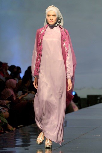 Irna Mutiara The Shadow of Katumbiri. Jakarta Fashion & Food Festival 2011 at Ballroom Hotel Haris. Kalapa Gading. Jakarta. [Foto: Mohammad Abduh/Wolipop]