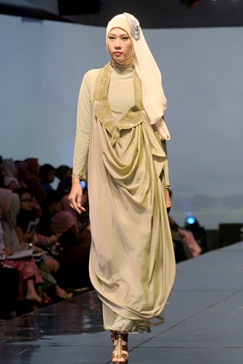 Irna Mutiara The Shadow of Katumbiri. Jakarta Fashion & Food Festival 2011 at Ballroom Hotel Haris. Kalapa Gading. Jakarta. [Foto: Mohammad Abduh/Wolipop]