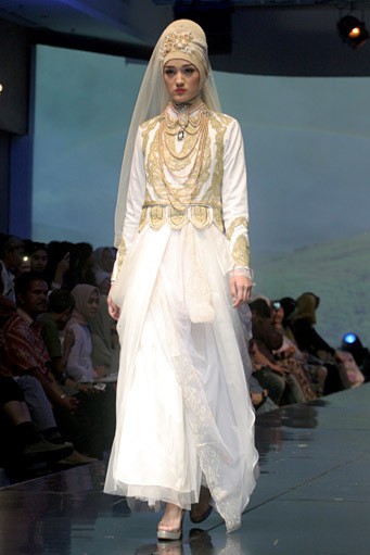 Irna Mutiara The Shadow of Katumbiri. Jakarta Fashion & Food Festival 2011 at Ballroom Hotel Haris. Kalapa Gading. Jakarta. [Foto: Mohammad Abduh/Wolipop]