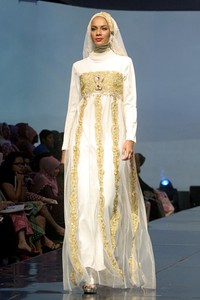 Irna Mutiara The Shadow of Katumbiri. Jakarta Fashion & Food Festival 2011 at Ballroom Hotel Haris. Kalapa Gading. Jakarta. [Foto: Mohammad Abduh/Wolipop]