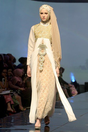 Irna Mutiara The Shadow of Katumbiri. Jakarta Fashion & Food Festival 2011 at Ballroom Hotel Haris. Kalapa Gading. Jakarta. [Foto: Mohammad Abduh/Wolipop]