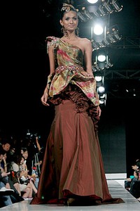 Widhi Budimulia Bohemian Luxury. Jakarta Fashion Week 2010. Pasific Place. Jakarta. [Foto: Mohammad Abduh/Wolipop]