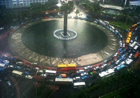 Lagi, Mobil Nyemplung di Bundaran HI