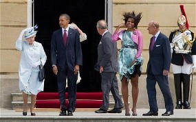 Gara-gara Angin Kencang, Michelle Obama Sibuk Pegangi Bajunya