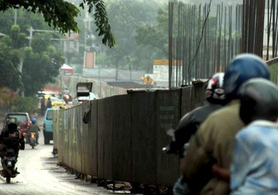 Pohon Ditebang, Beton Didirikan